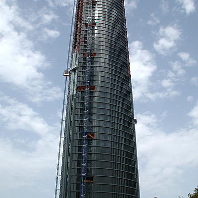 Torre Sacyr Vallehermoso by John Bek