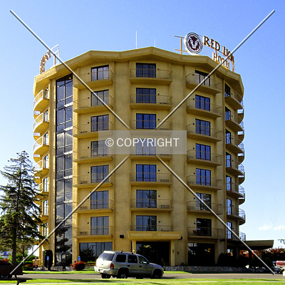 Red Lion Hotel on the Falls by Chris Patriarca