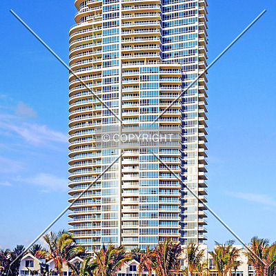 Continuum on South Beach, South Tower by Jorge Molina