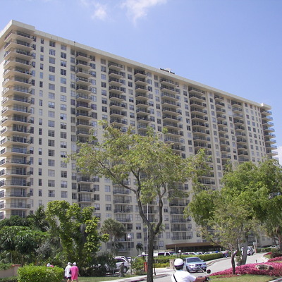 Winston Towers 300 by Rodney Gunn