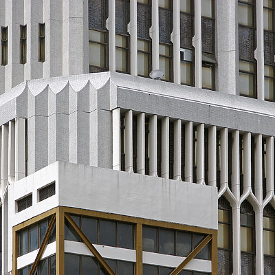 Peninsula Plaza by Horst Kiechle