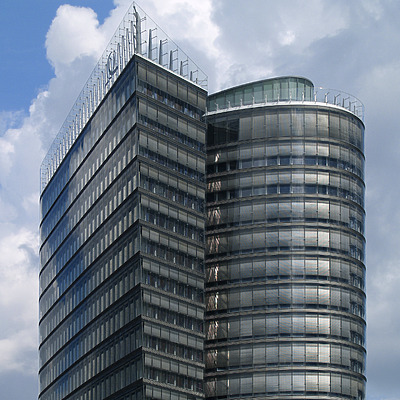 Uniqa Tower by Cesar Serrano