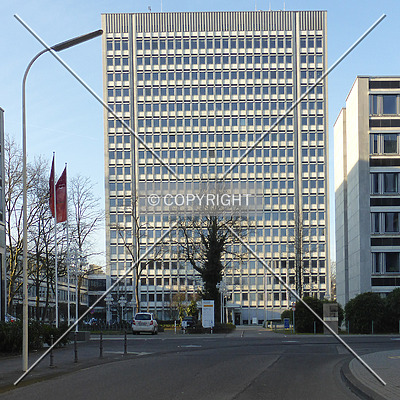 Hochhaus im Tulpenfeld by Nephilim