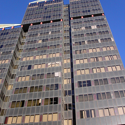 Edificio Satélite by Cesar Serrano
