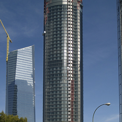 Torre Sacyr Vallehermoso by Cesar Serrano