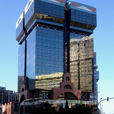 Torre Amoreiras I by Cesar Serrano