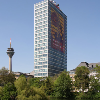 Vodafone-Hochhaus by Michiel van Dijk
