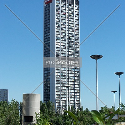 Défense 2000 by Florian Barbier