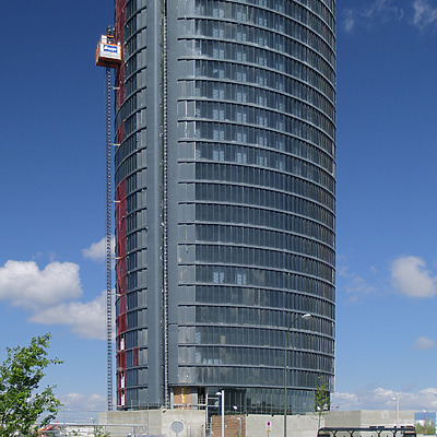 Torre Sacyr Vallehermoso by Cesar Serrano