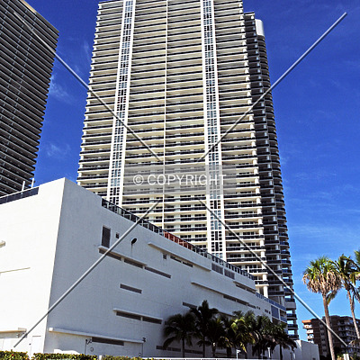 The Beach Club Tower 3 by Jorge Molina