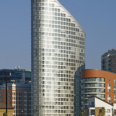 Ontario Tower by Cesar Serrano