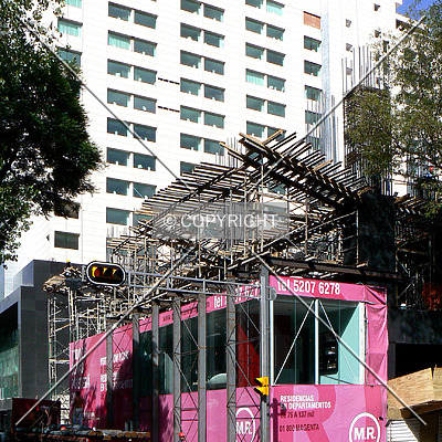 Magenta Reforma by Luis Ibáñez