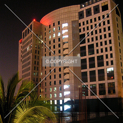 Torre Empresarial by Luis Ibáñez