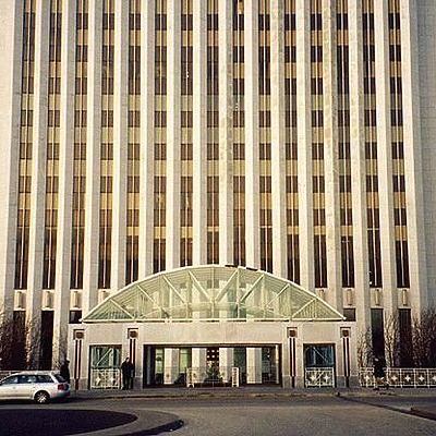 Aon Center by Nate Lindsey