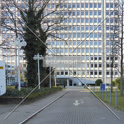 Hochhaus im Tulpenfeld by Nephilim