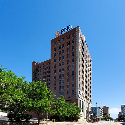 PNC Bank Building by Ryan Hildebrand