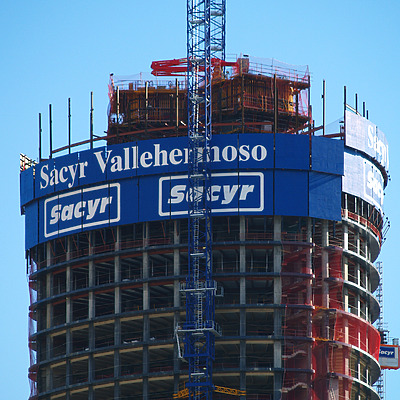 Torre Sacyr Vallehermoso by Cesar Serrano