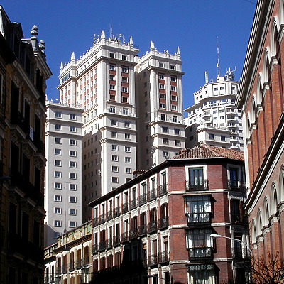 Edificio España by Cesar Serrano