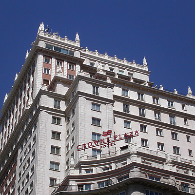 Edificio España by Cesar Serrano