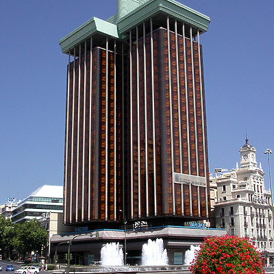 Torre Colón by Cesar Serrano
