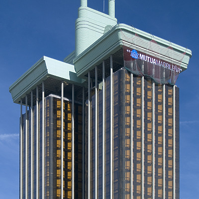 Torre Colón by Cesar Serrano
