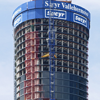 Torre Sacyr Vallehermoso by Cesar Serrano
