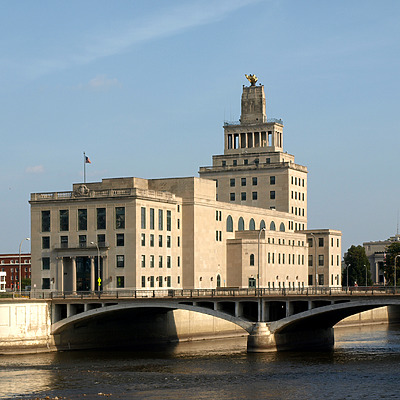 Veterans Memorial Building by Marshall Gerometta