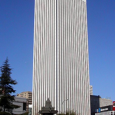 Torre Picasso by Cesar Serrano