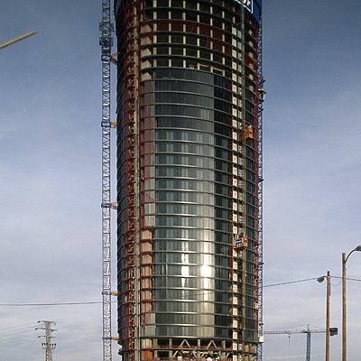 Torre Sacyr Vallehermoso by Cesar Serrano