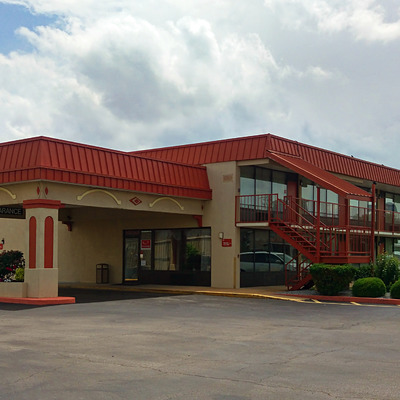 Econo Lodge by Ryan Hildebrand