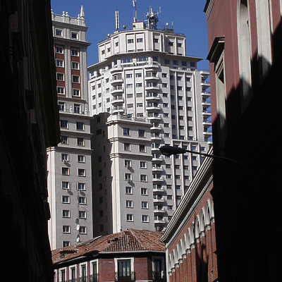 Torre de Madrid by Cesar Serrano