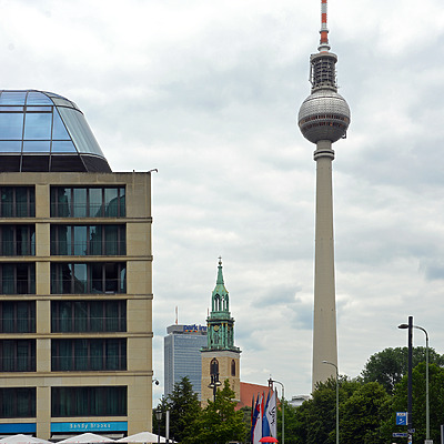 Berliner Fernsehturm by John W. Cahill