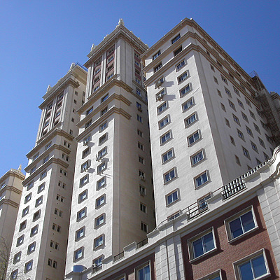 Edificio España by Cesar Serrano