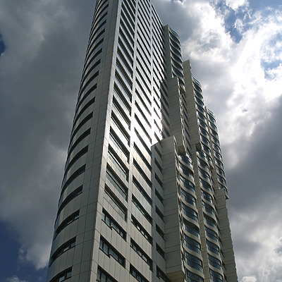 Hochhaus Neue Donau by Cesar Serrano