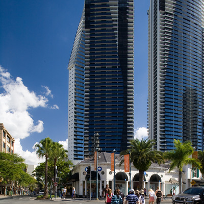 Circle on Cavill South Tower by Pavel Toczynski