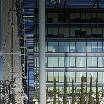 Edificio Portico by Cesar Serrano