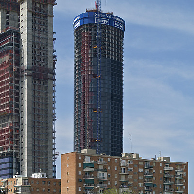 Torre Sacyr Vallehermoso by Cesar Serrano