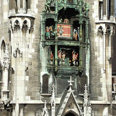 Neues Rathaus by Cesar Serrano