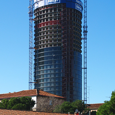 Torre Sacyr Vallehermoso by Cesar Serrano