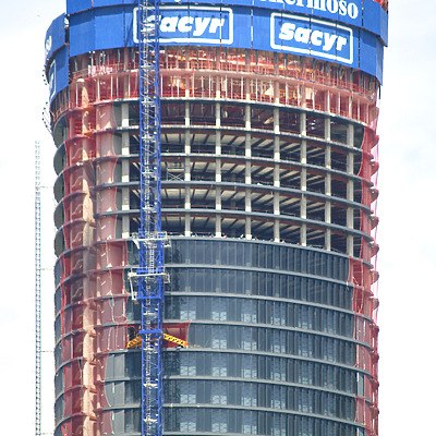 Torre Sacyr Vallehermoso by Cesar Serrano
