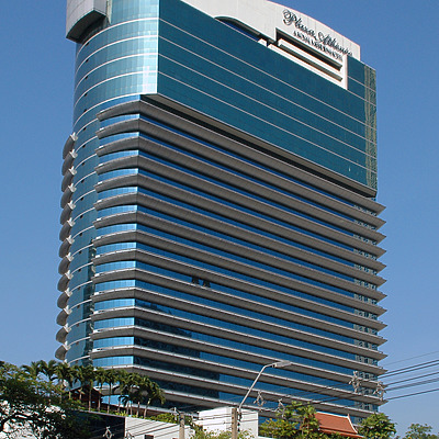 Plaza Athénée Hotel by John Bek