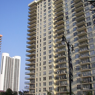 Winston Towers 300 by Rodney Gunn