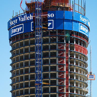 Torre Sacyr Vallehermoso by Cesar Serrano