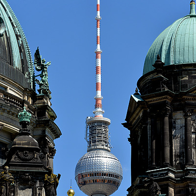 Berliner Fernsehturm by John W. Cahill
