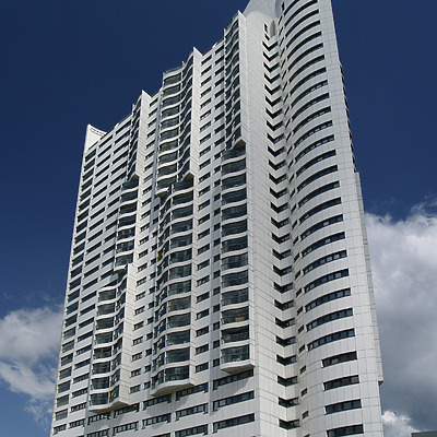 Hochhaus Neue Donau by Cesar Serrano