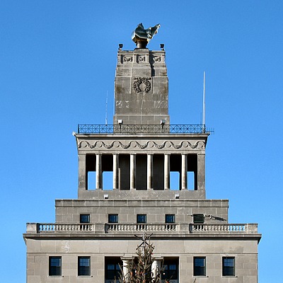 Veterans Memorial Building by James Peacock