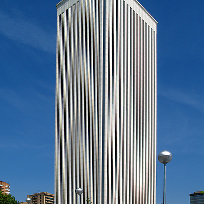Torre Picasso by Cesar Serrano