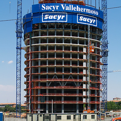 Torre Sacyr Vallehermoso by Cesar Serrano