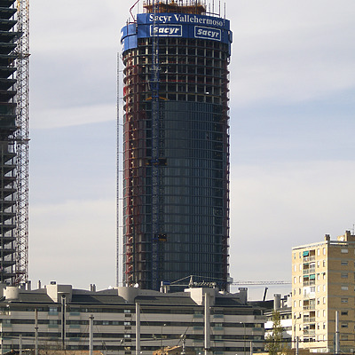 Torre Sacyr Vallehermoso by Cesar Serrano