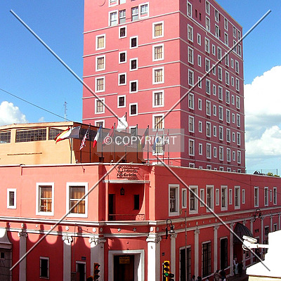 Hotel Misión Mérida by Luis Ibáñez